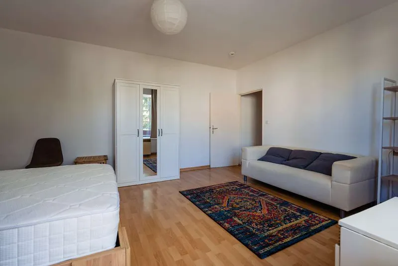 Bright & Furnished 1-bedroom apartment with Balcony | 12 months sublet — photo 1